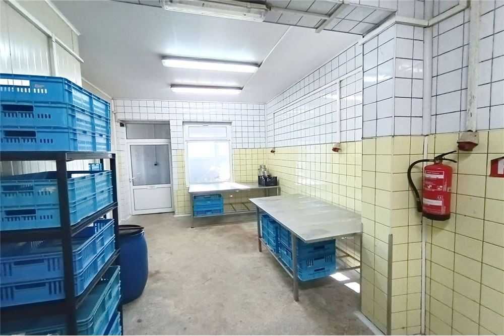 Продава се Промишлена сграда в Русе, Промишлена зона - Запад - 2245 кв.м за 153 €/кв.м - Снимка #3