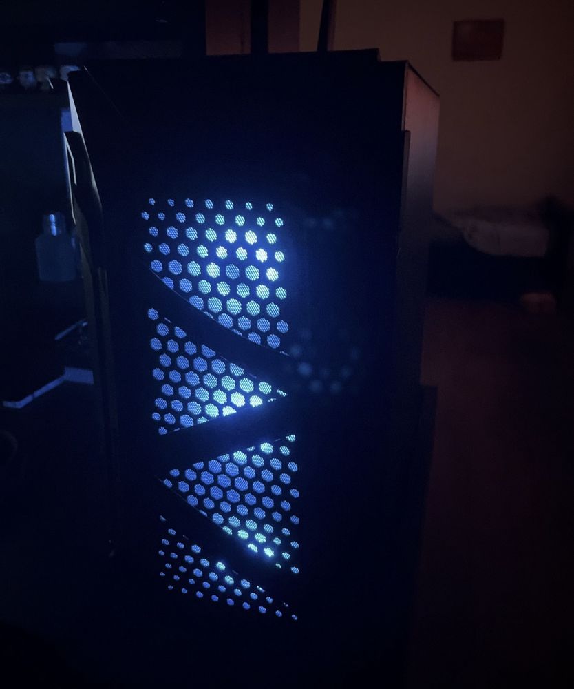 Компютър (GeForce RTX 4060\intel core I7 12700\32GB\2TB)