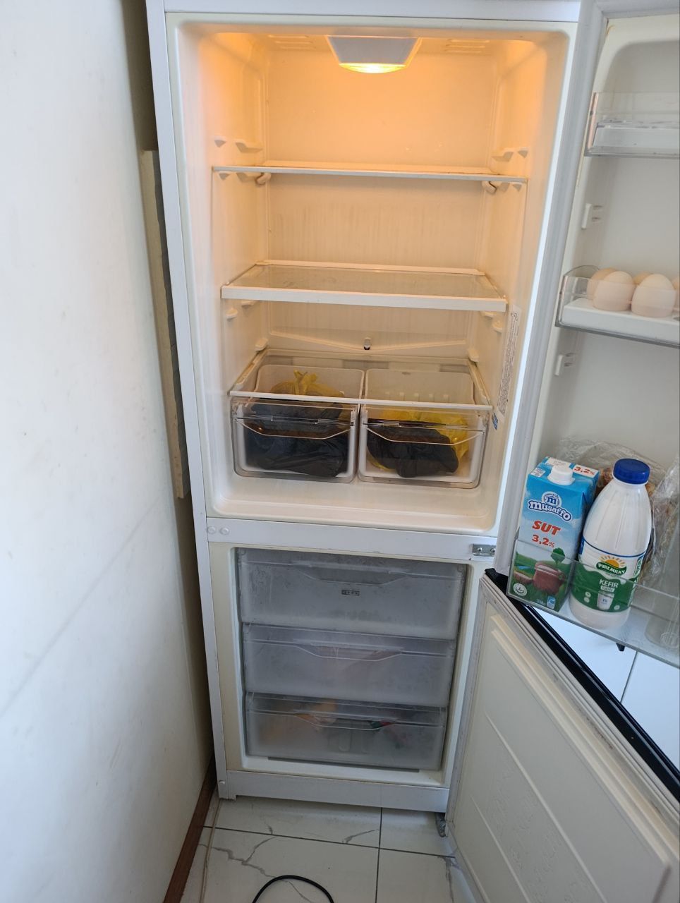 Xolodilnik INDESIT zor xolatda