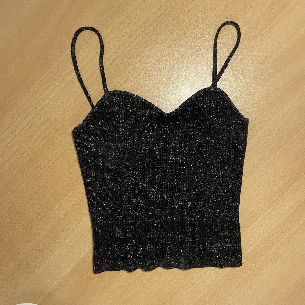 Различни топове Zara, H&M