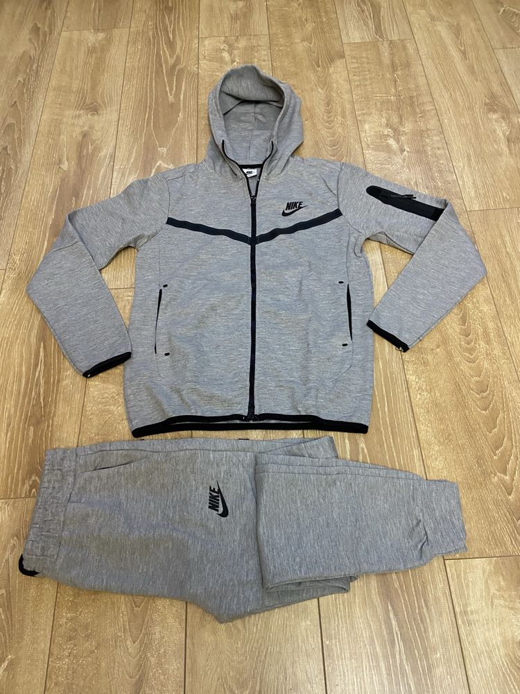 Trening Tech Fleece  Nike marimea S,M,XXL