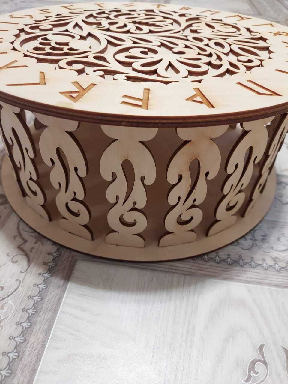 Шкатулка с изображением Рун