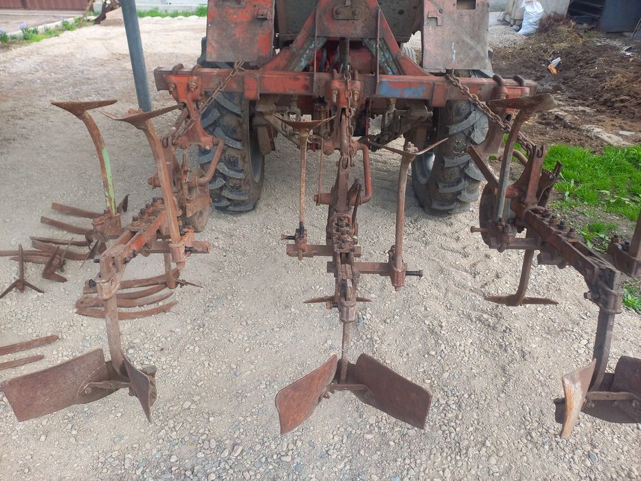 Культиватор окучник 3 рядный