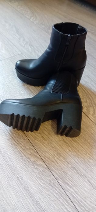 Vând ghete dama negre