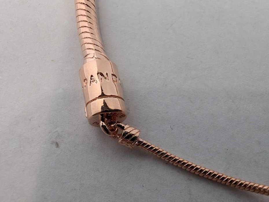 Гривна Пандора|Pandora