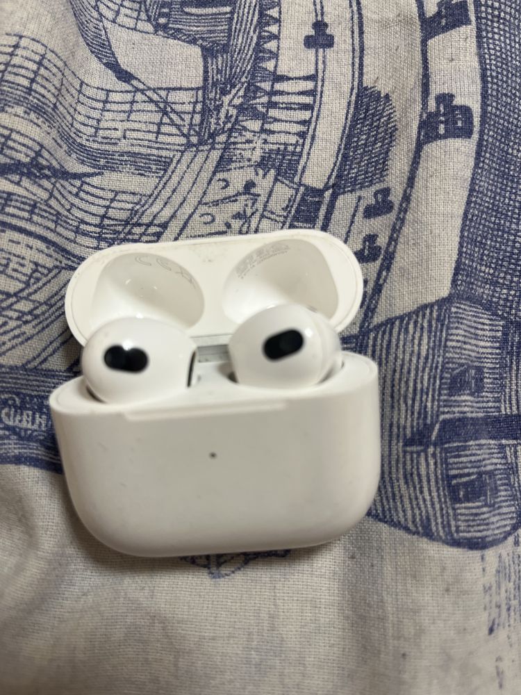 Airpods 3 pro в добро състояние
