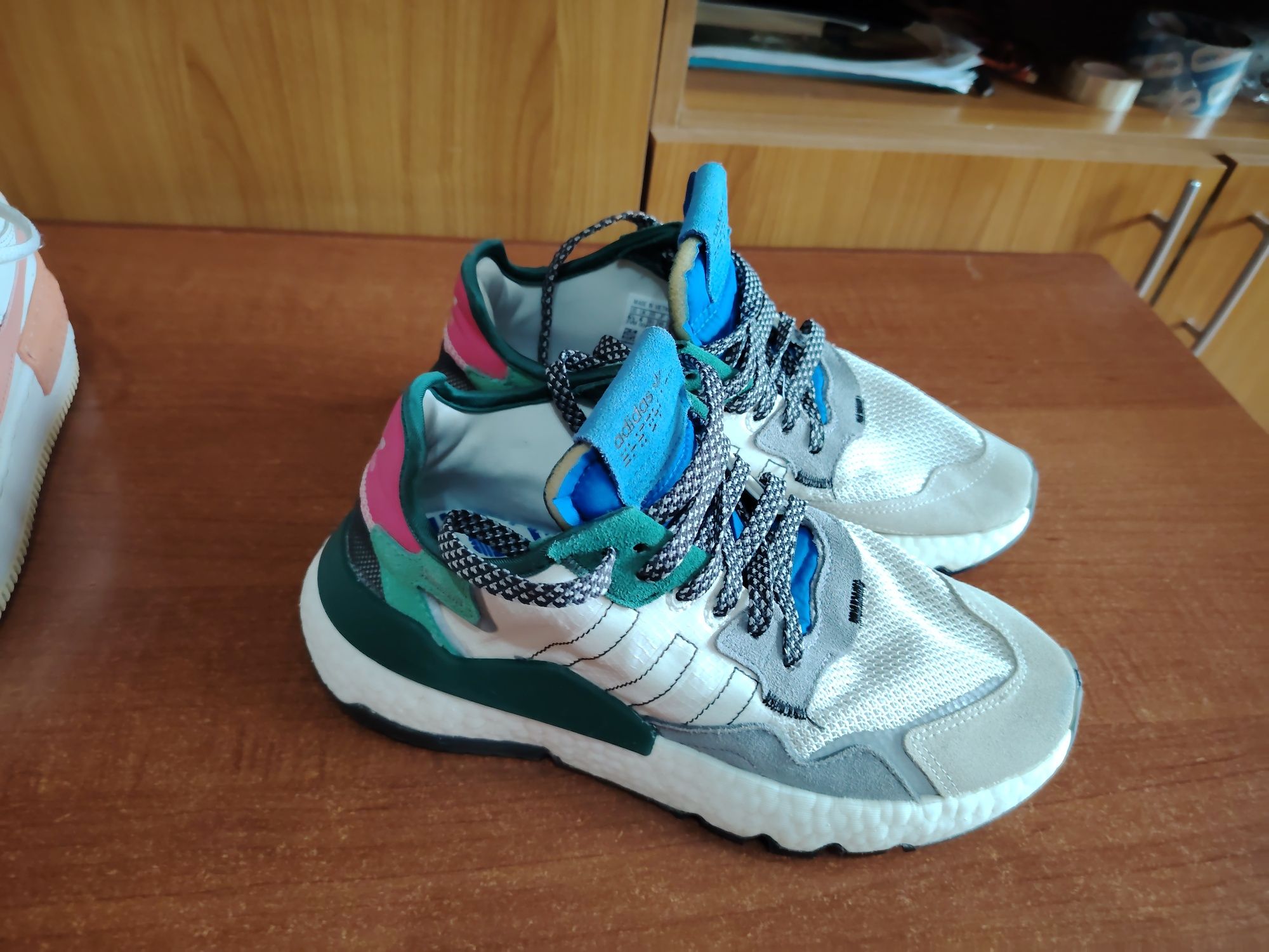 Vînd adidași Nike Adidas mărimi 36,5 38-39  preț 150 perechea!