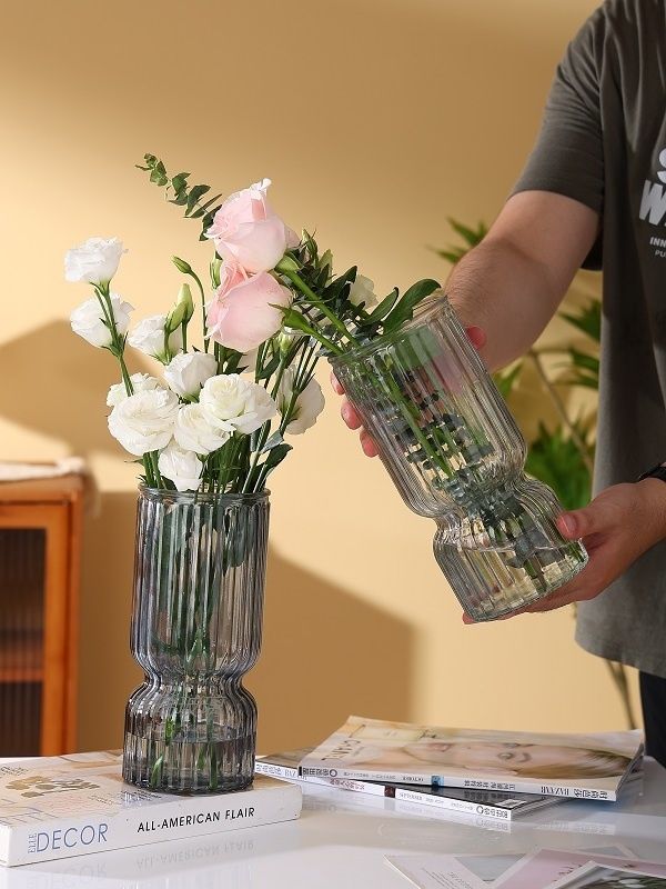 В наличии стеклянные вазы