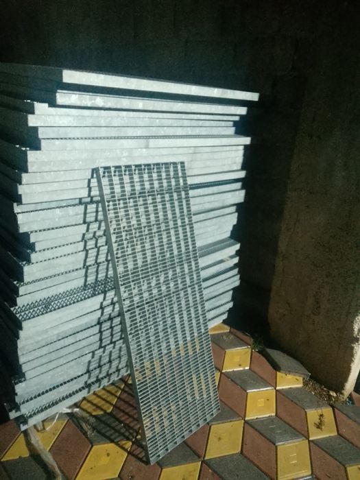 Vând grătare zincate podețuri pentru