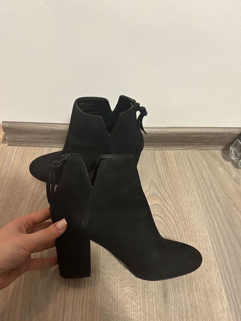 Botine aproape noi