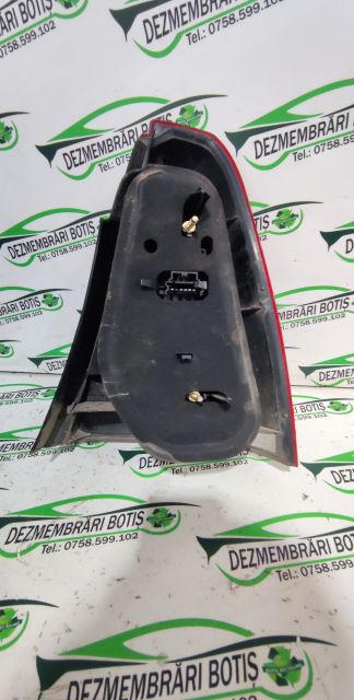 Lampa / Tripla stop stanga pe aripa Dacia Logan prima generatie