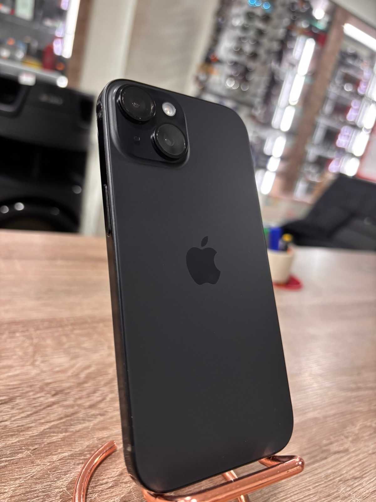 Продавам Мобилен Телефон Iphone 15 128GB Батерия 98% Като Нов