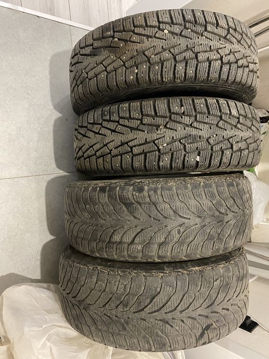 Зимняя резина б/у два шипы, две липучки