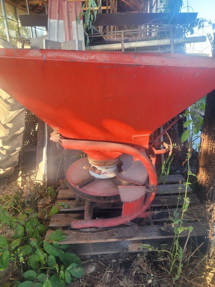 Tractor U850 și U650 cu motor de saviem