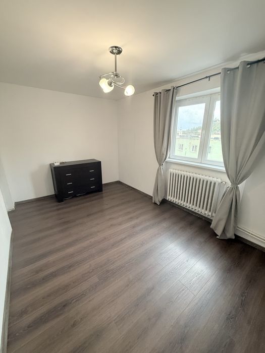 Vand apartament cu 3 camere