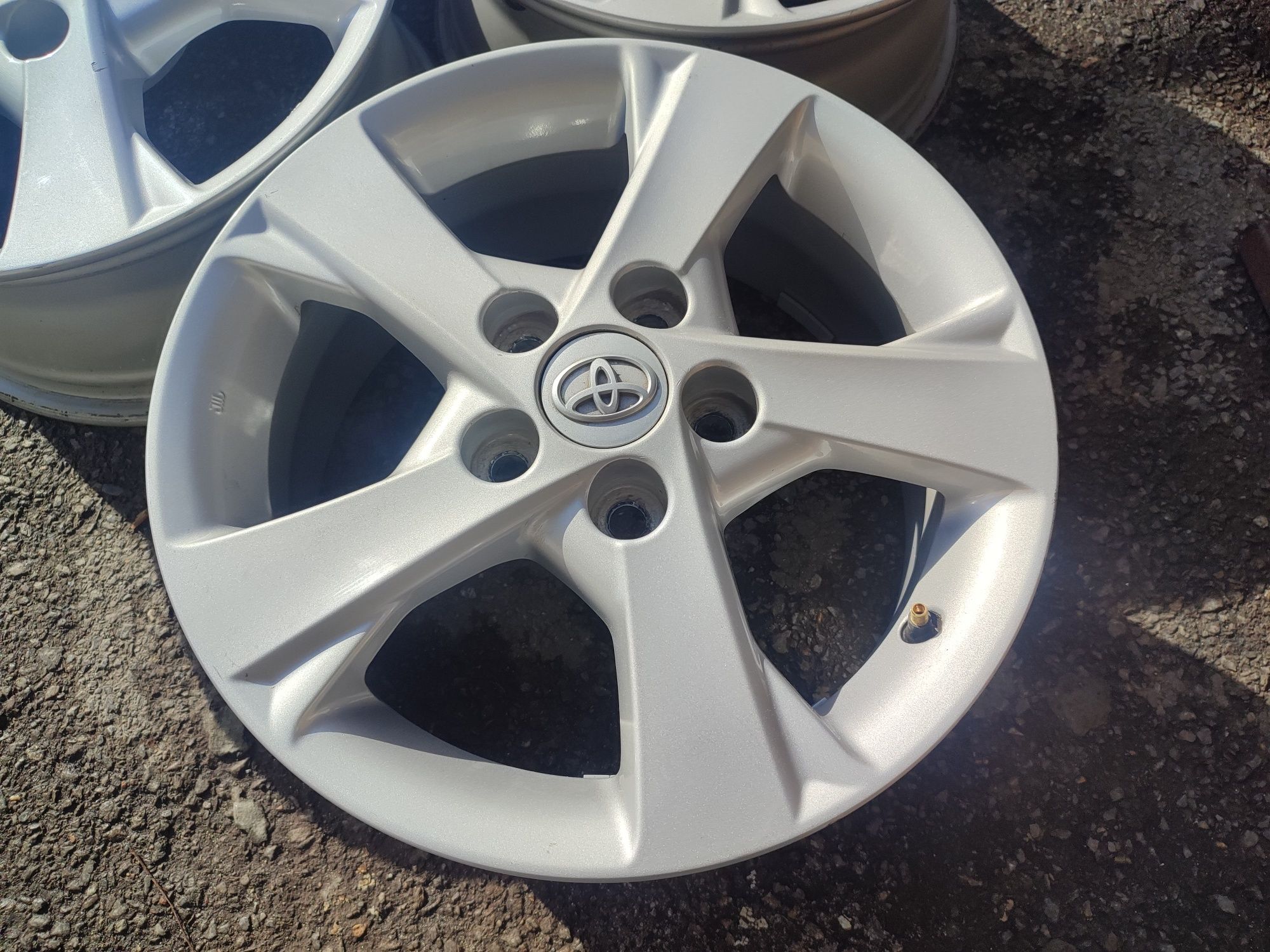 16" оригинални алуминиеви джанти за Toyota Corolla,Auris,Avencis.