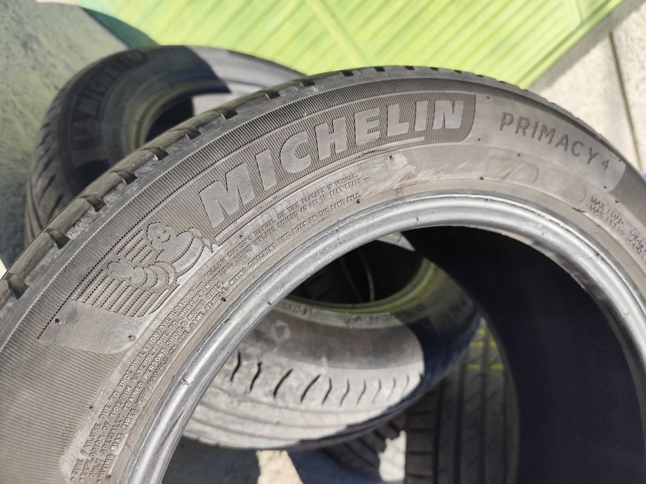 Продавам четири гуми.