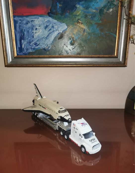 Американски транспортен камион Maisto бял космическа совалка Атлантис