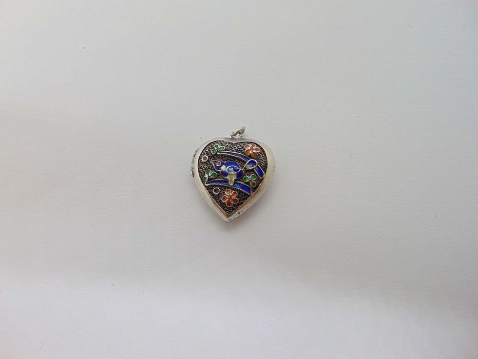 Pandantiv inima care se deschide din argint cu email