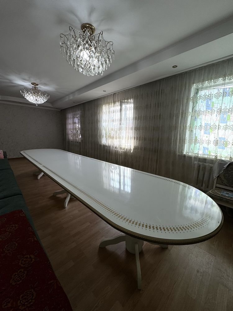 Стол для гостиной