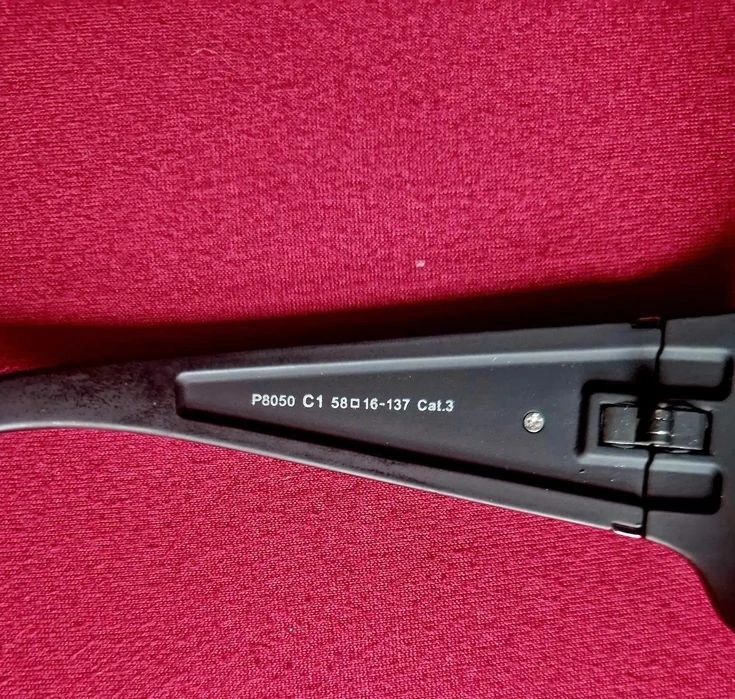 Ochelari de soare, polarizati, culoare neagră, săculeț de transport