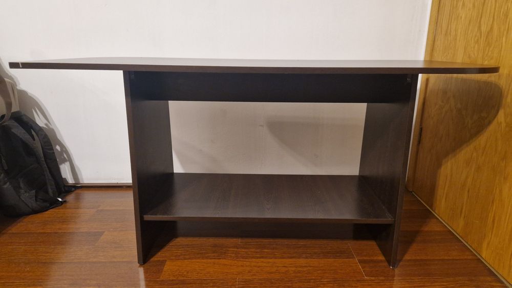 Кафява холна маса