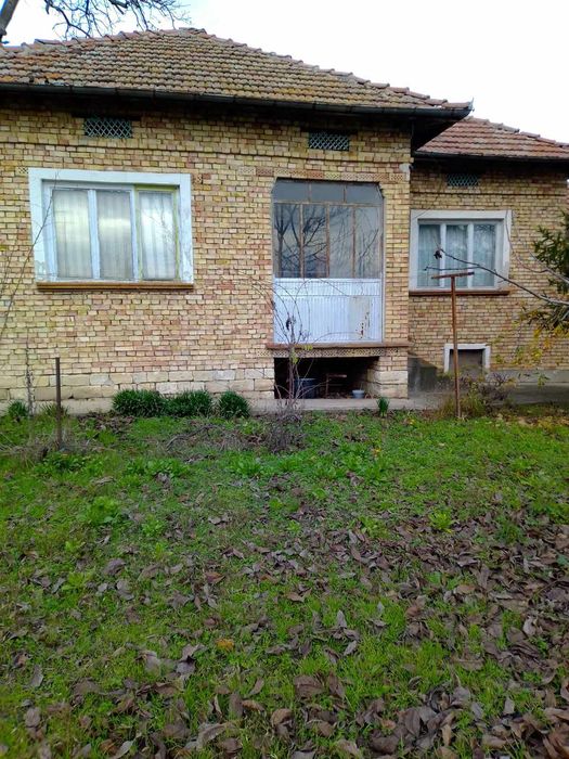 Къща във Вързулица със гараж