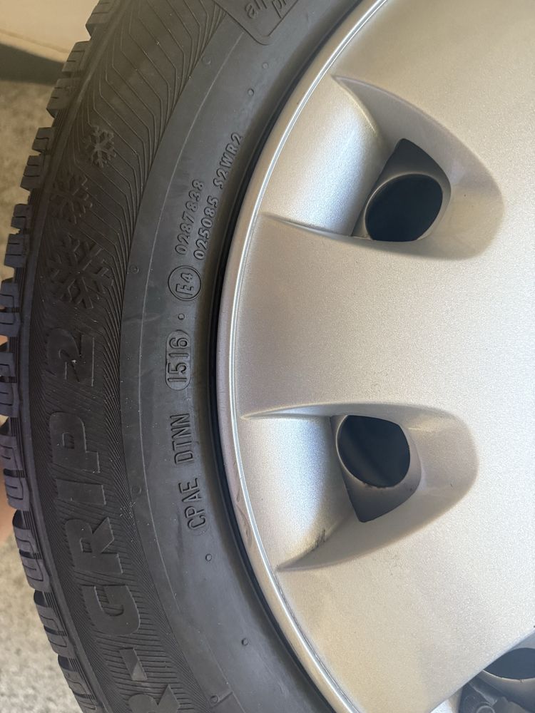 Джанти с гуми Semperit 195/65R15 + оригинални тасове