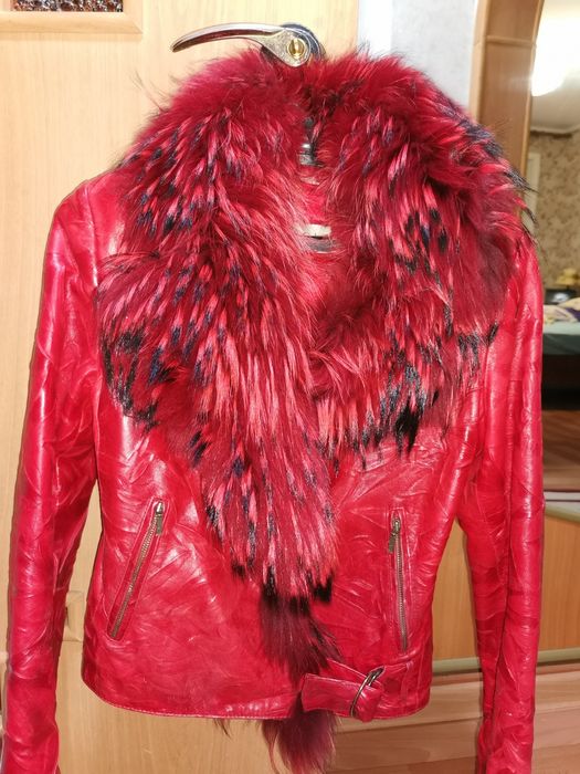 Куртка кожаная, меховой воротник