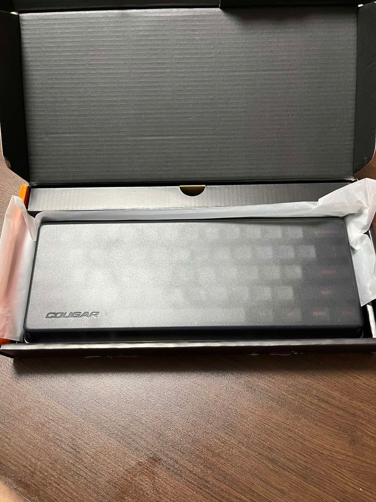 Продавам механична клавиатура Cougar Pura Mini – нова !