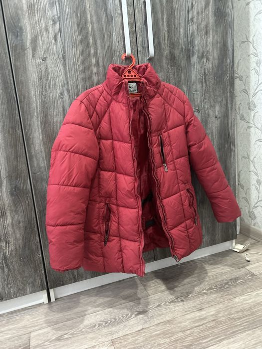 Срочно продам женскую зимнию куртку за 2000