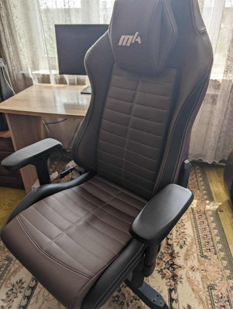 Игровое кресло  dxracer master max