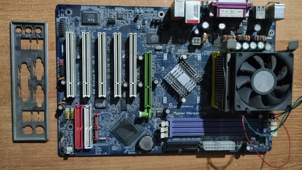 Продом материнку + проц + азу + видеокарту + сетевую карту