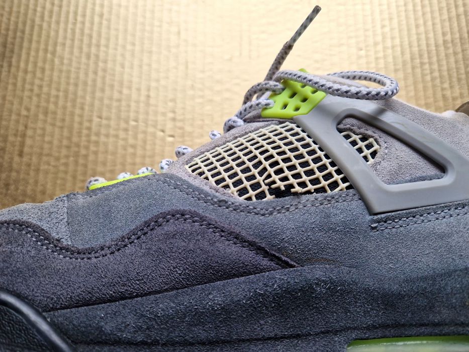 Vand Jordan 4 Neon marime 44