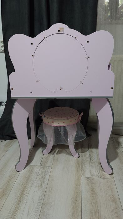 Măsuță de machiaj pentru copii