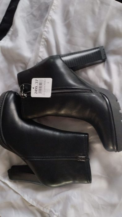 продам  ботинки новые