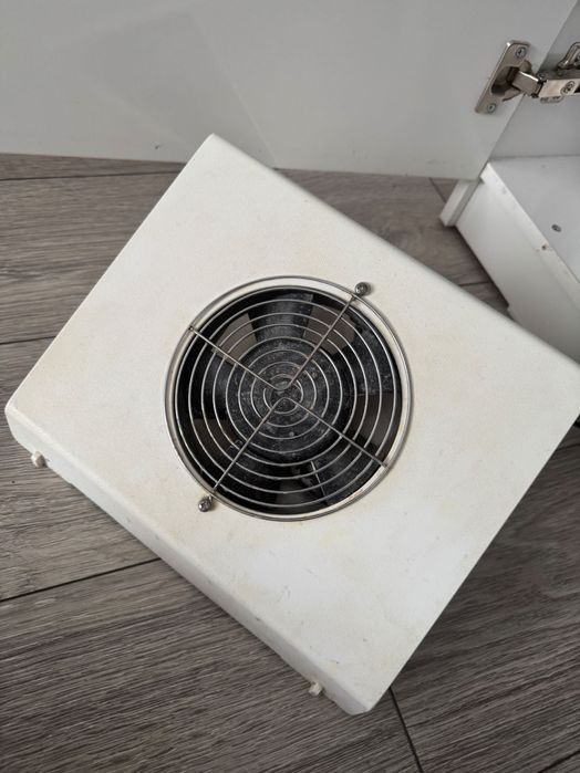 Вытяжка маникюрная