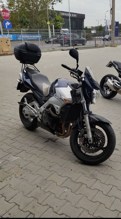 Suzuki GSR 600 cu parbriz și ,,în mințile ei"
