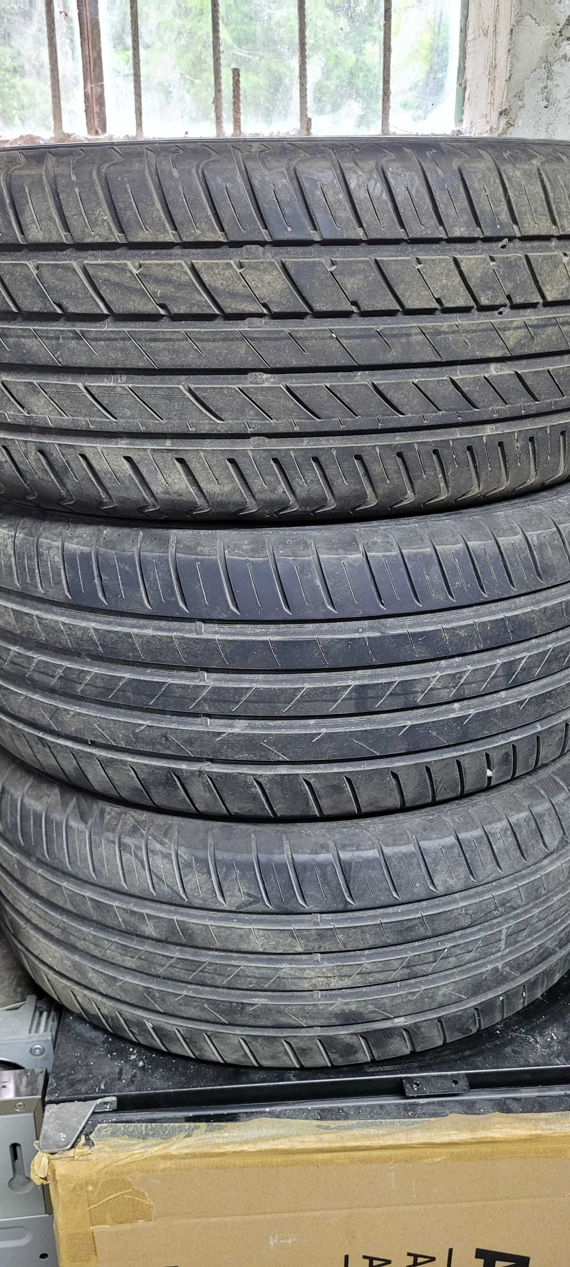 Продавам 3 бр гуми WREDESTEIN 215 50 17