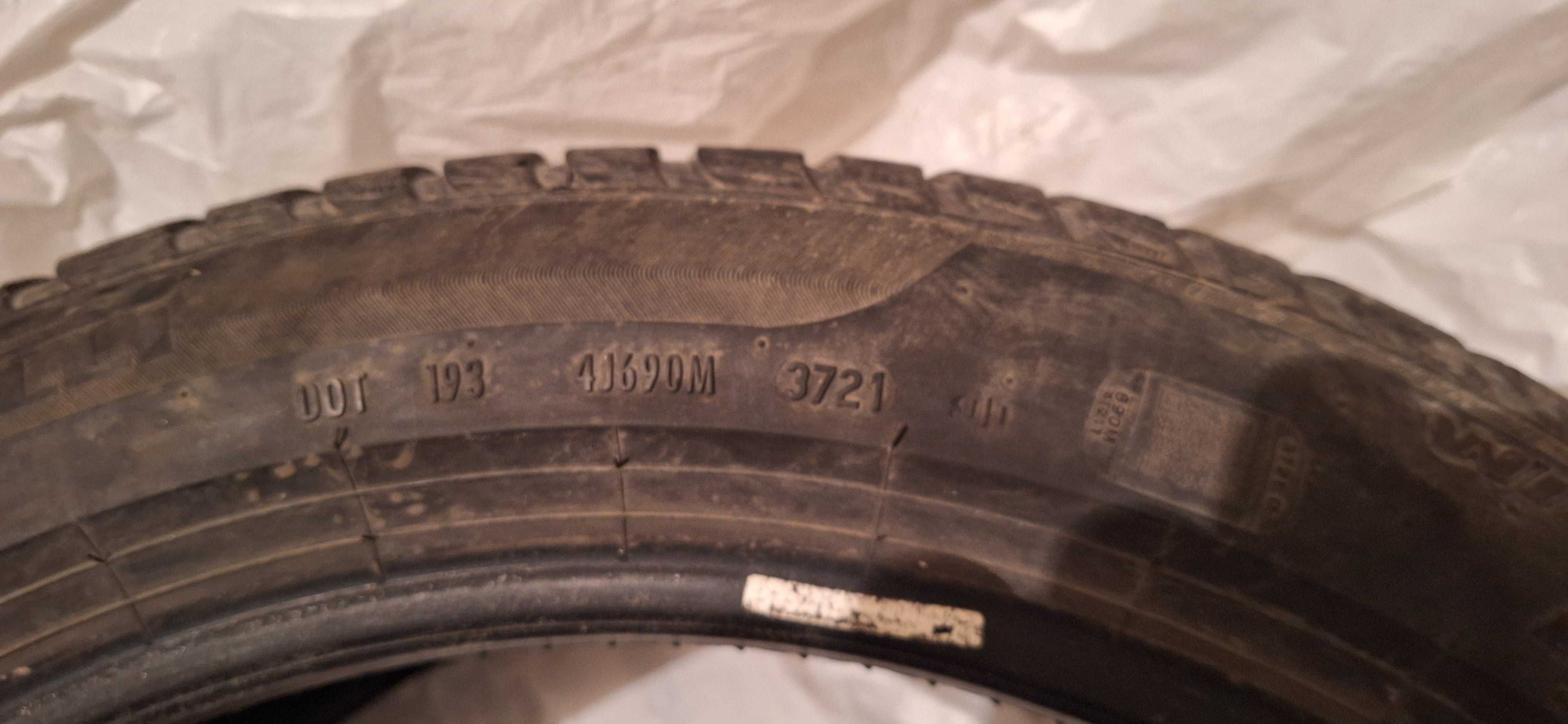 Продавам зимни гуми на 2 сезона PIRELLI 245/45R18 100H XL M+S