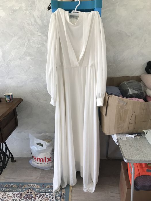 Белое шифоновое платье