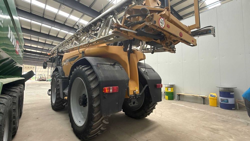 Autopropulsata de erbicidat Challenger Rogator 655