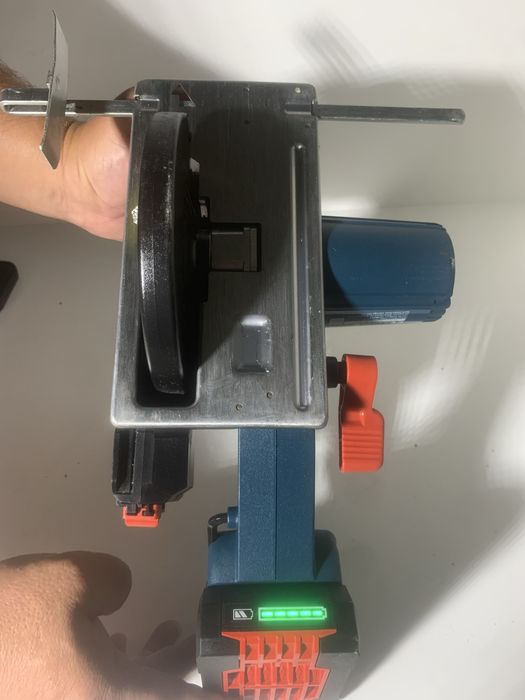 Bosch GKM 18V-50 circular de metal