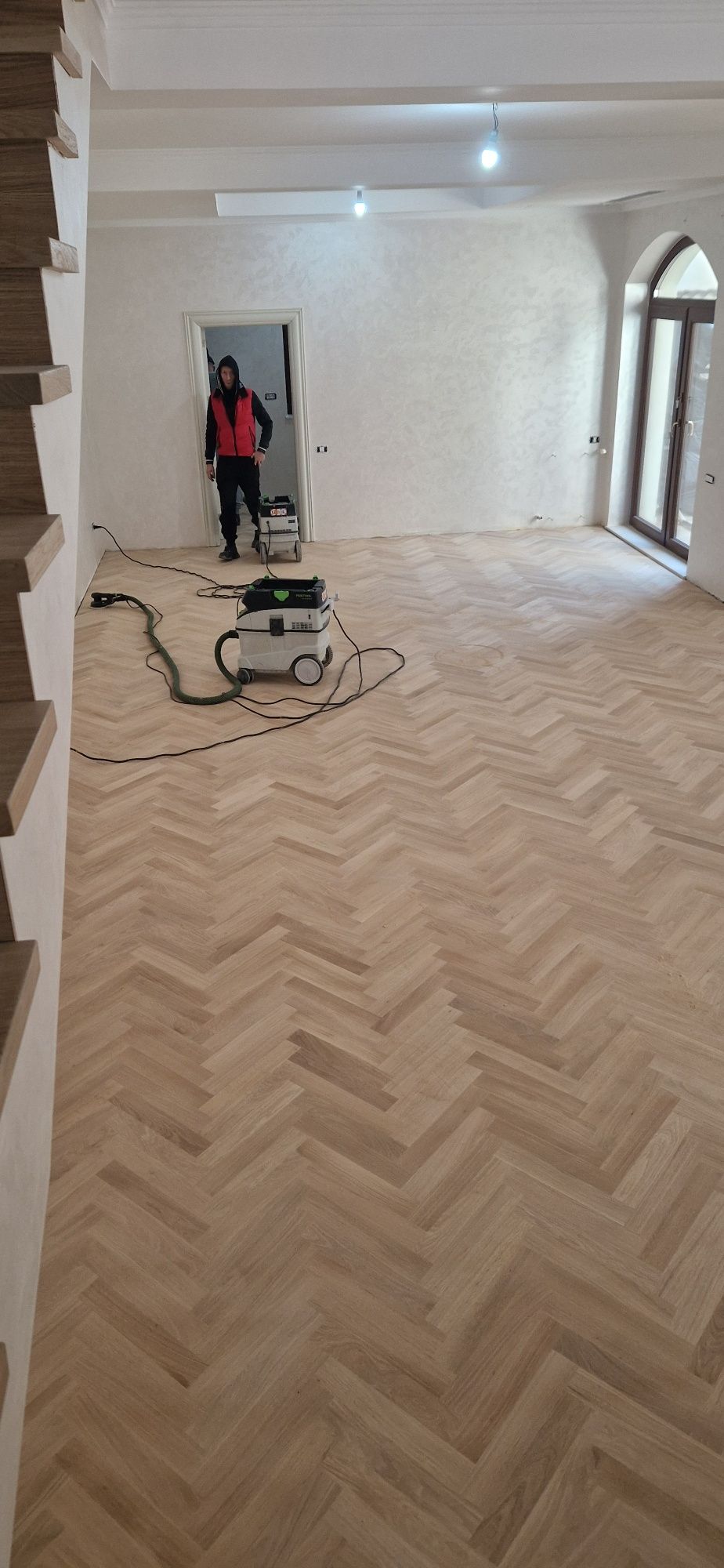 Comercializare și montare parchet lemn masiv și stratificat