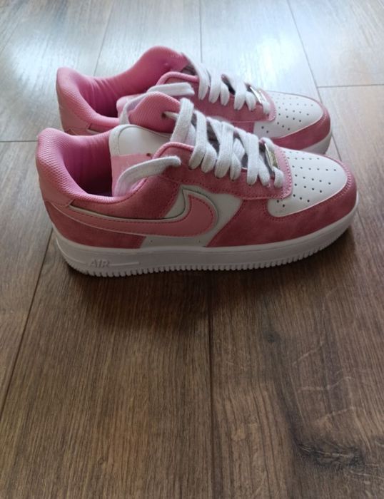 Розови маратонки nike