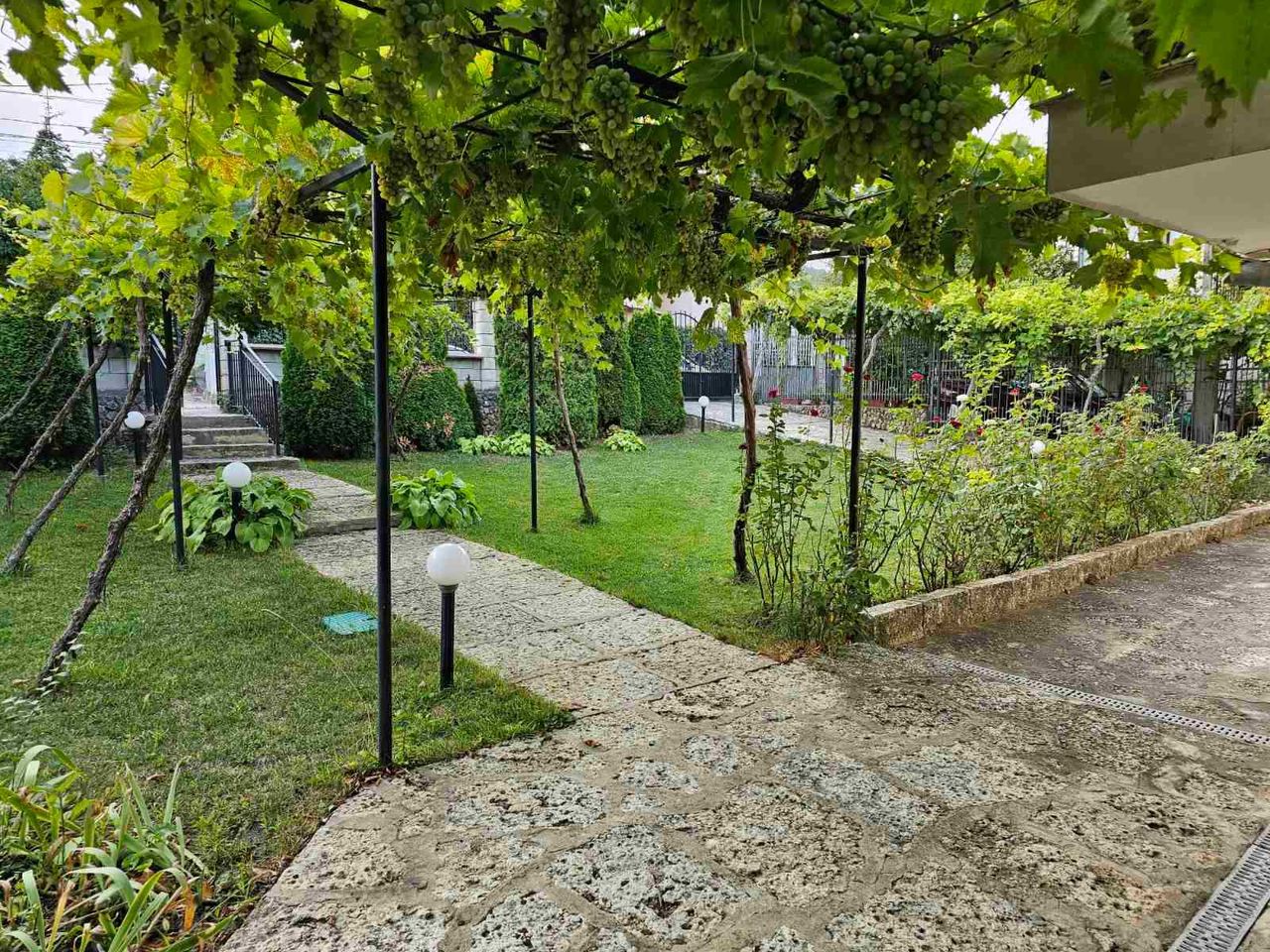 Продава се Къща в Балчик - 290 кв.м за 863 €/кв.м - Снимка #2