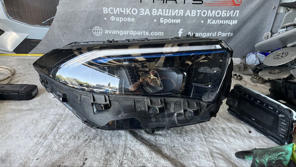 Mercedes EQA 243 десен фар