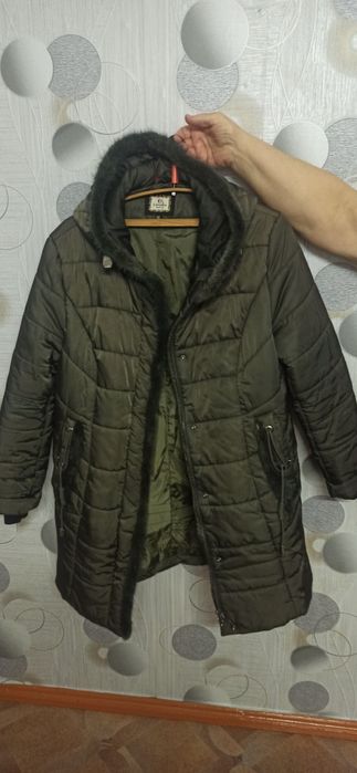 Продам куртку -пихор женский зимний, размер 56,цвет темный хаки,б/у