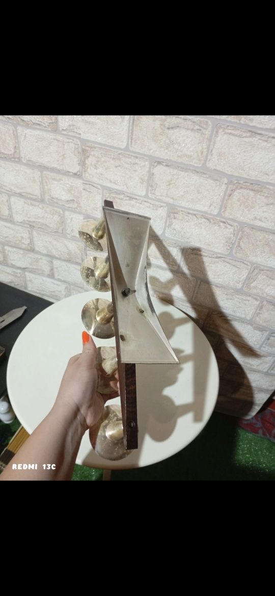 Петица свещник..