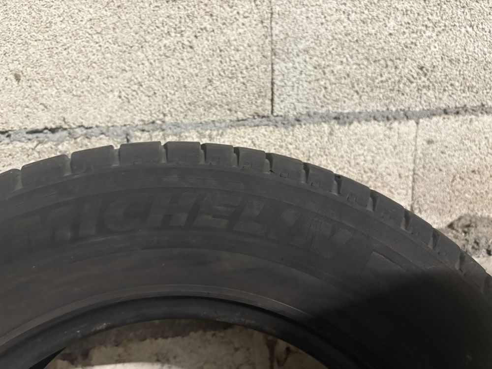 Продавам летни бусови гуми 235/65R16C Michelin -4бр
